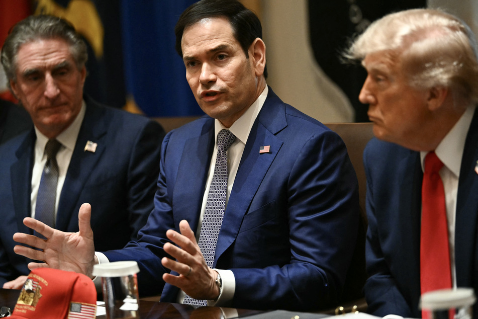 Secretary of State Marco Rubio (c.) speaks alongside Secretary of the Interior Doug Burgum (l.) and President Donald Trump (r.) during a cabinet meeting Wednesday.