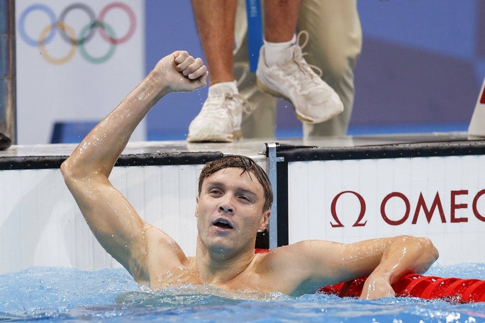 Bobby Finke came off a slower start to take first in the 800-meter freestyle.