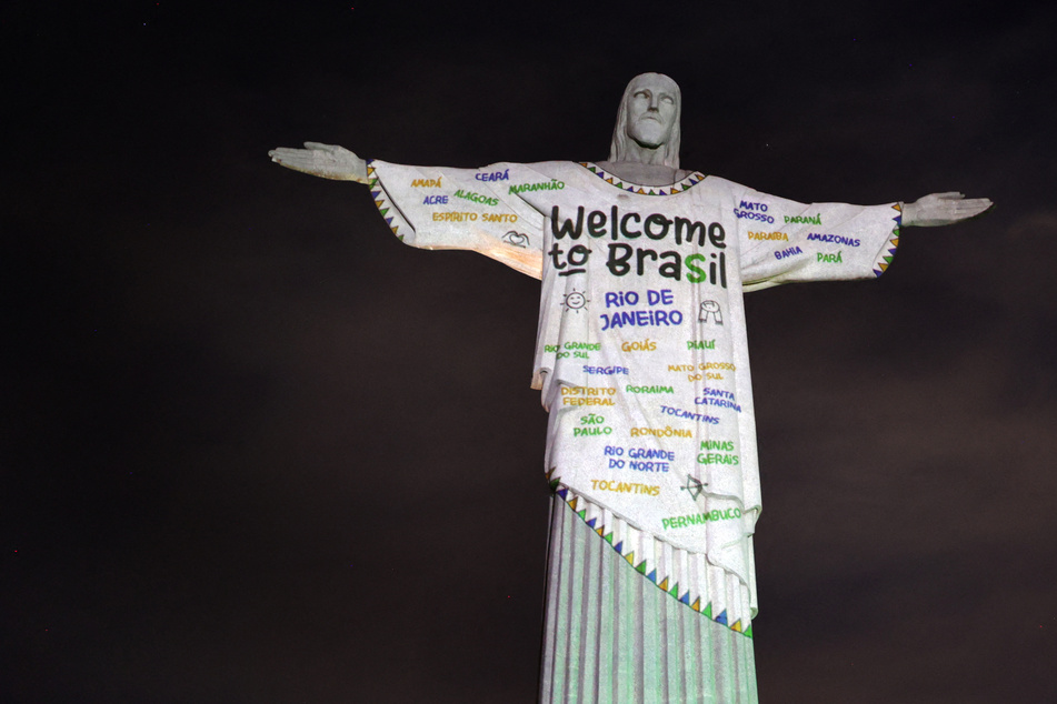 Taylor Swift gets divine welcome in Rio de Janeiro thanks to fans' amazing generosity!