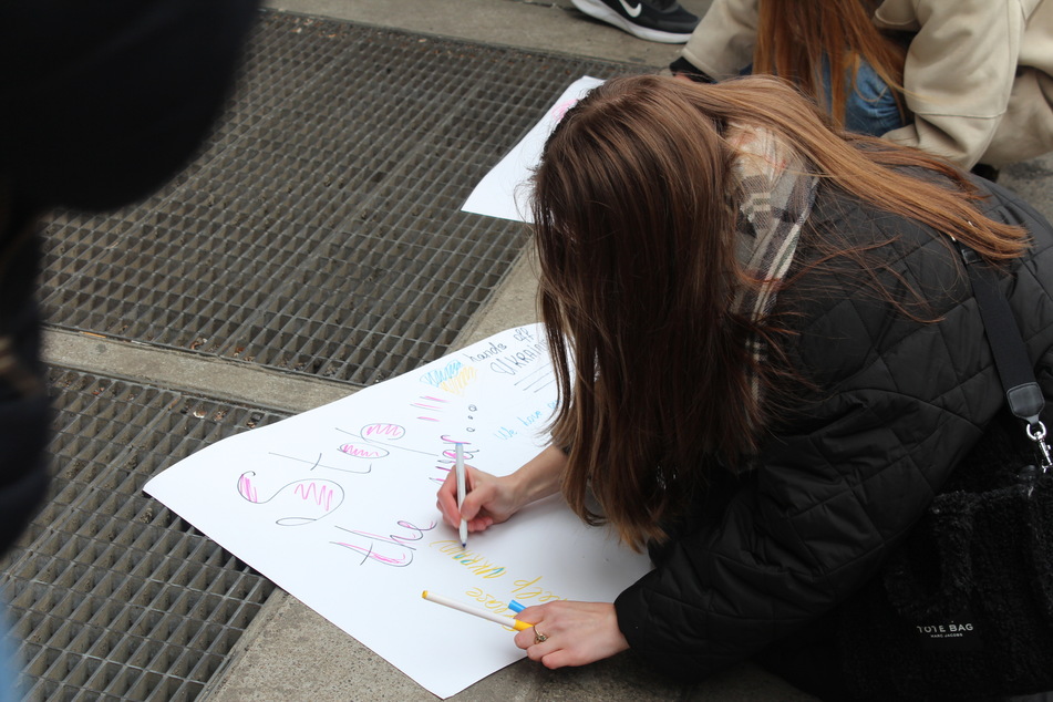 Some bystanders and pedestrians stopped to join protesters, quickly becoming empathetic to the cause.