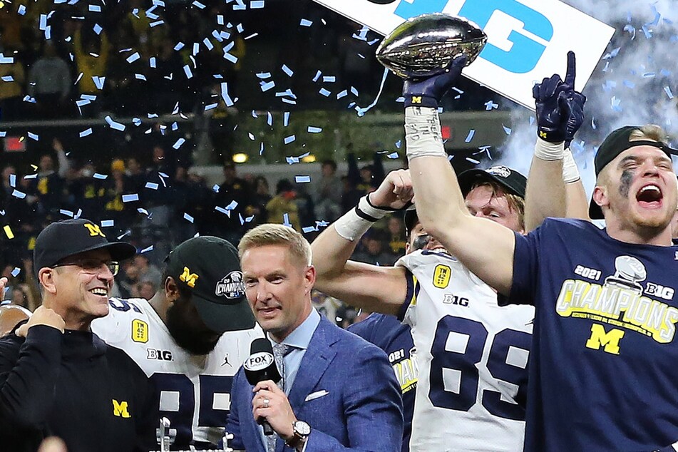 NCAA Football: Michigan mows over Iowa to win first Big Ten championship
