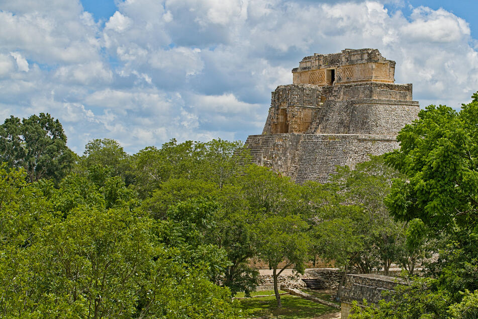 Archaeologists discover "never before seen" Mayan ruins in Mexico