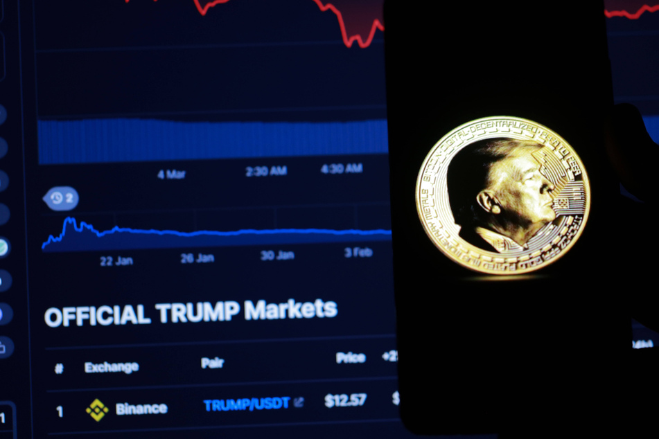 Donald Trump will host the biggest holders of a cryptocurrency he launched earlier this year for dinner, the company overseeing the currency said Wednesday.