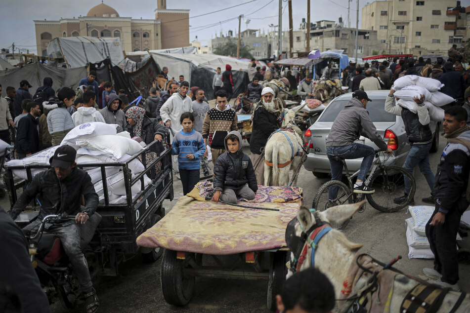 UNRWA announced on Tuesday it has suspended food distribution in Gaza's southern city of Rafah due to Israel's continuing assault.