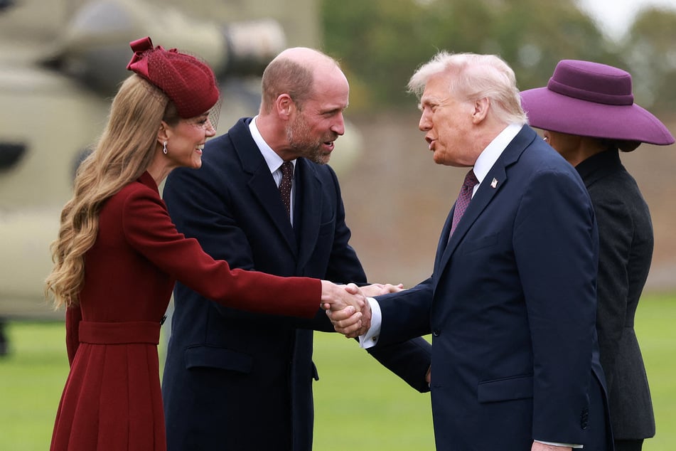 Donald Trump (r.) gushed over Kate Middleton as he landed at the palace park amid his second state visit to the UK.