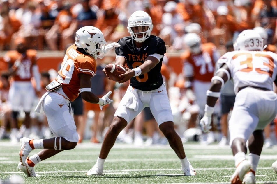 Maalik Murphy (c.) is further in his progress than Arch Manning and is expected to clinch the backup position.