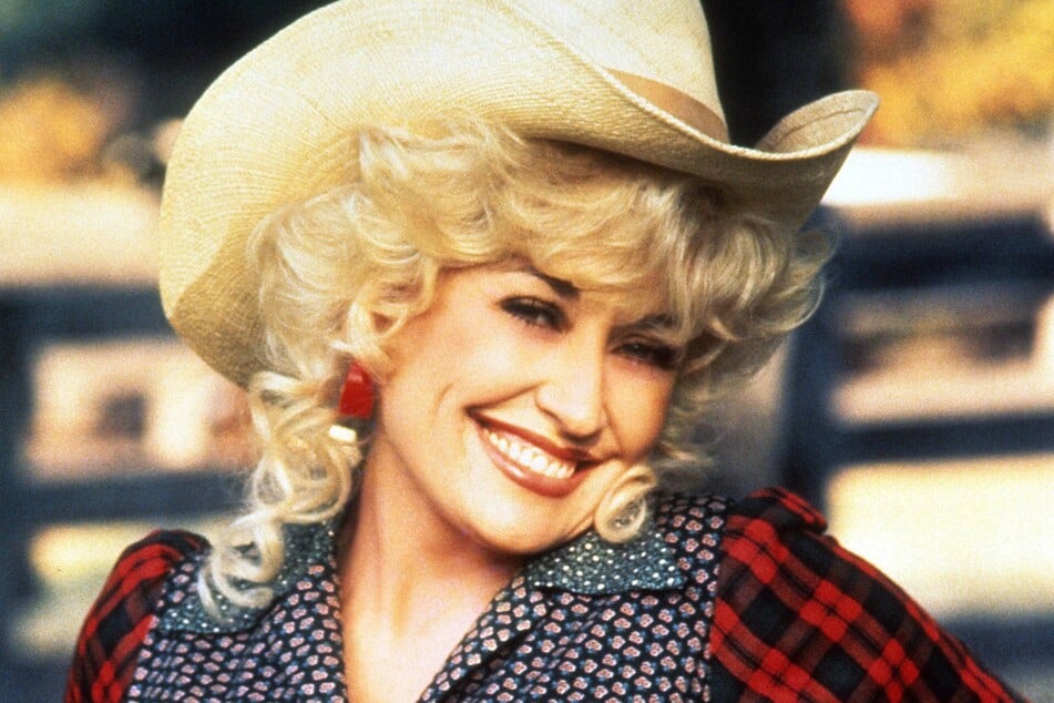 Taylor Swift praised Dolly Parton's artistry and career while remembering her soft heart for her fans.