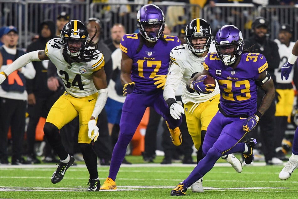 Vikings running back Dalvin Cook (r.) scored two touchdowns on Thursday night.