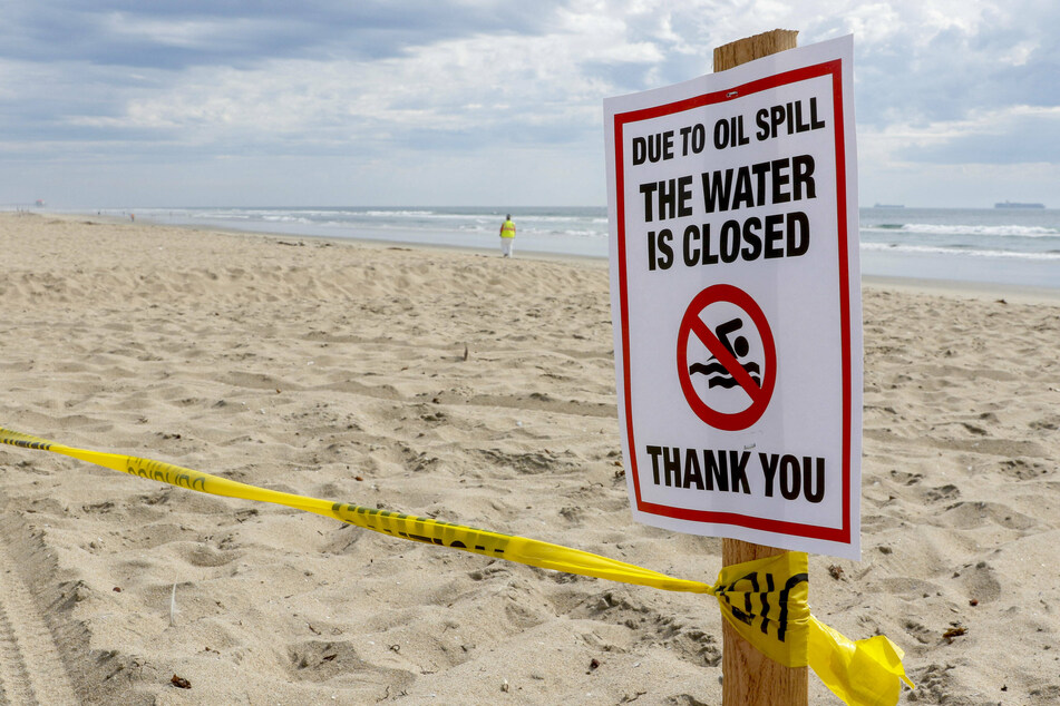 Environmental volunteers continued the cleanup of oil and residue that has washed ashore at Bolsa Chica State Beach and the Bolsa Chica Wetlands. The pipeline oil spill has resulted in beach closures along a twenty-mile stretch of Orange County.