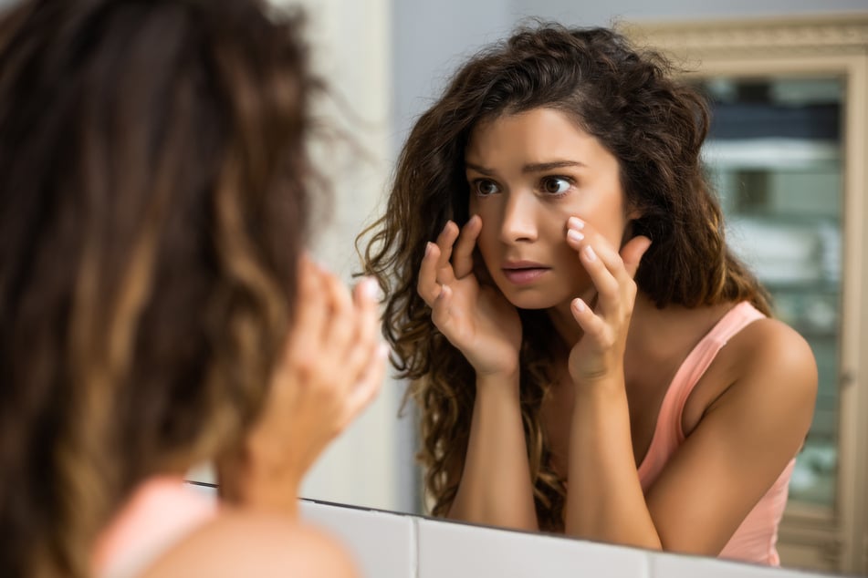 Many have been experimenting with banana peels under the eyes to help erase dark circles. But is it bananas?