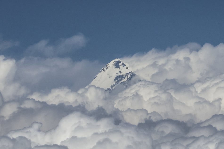 American climber dies in avalanche on Nepal's Mount Makalu