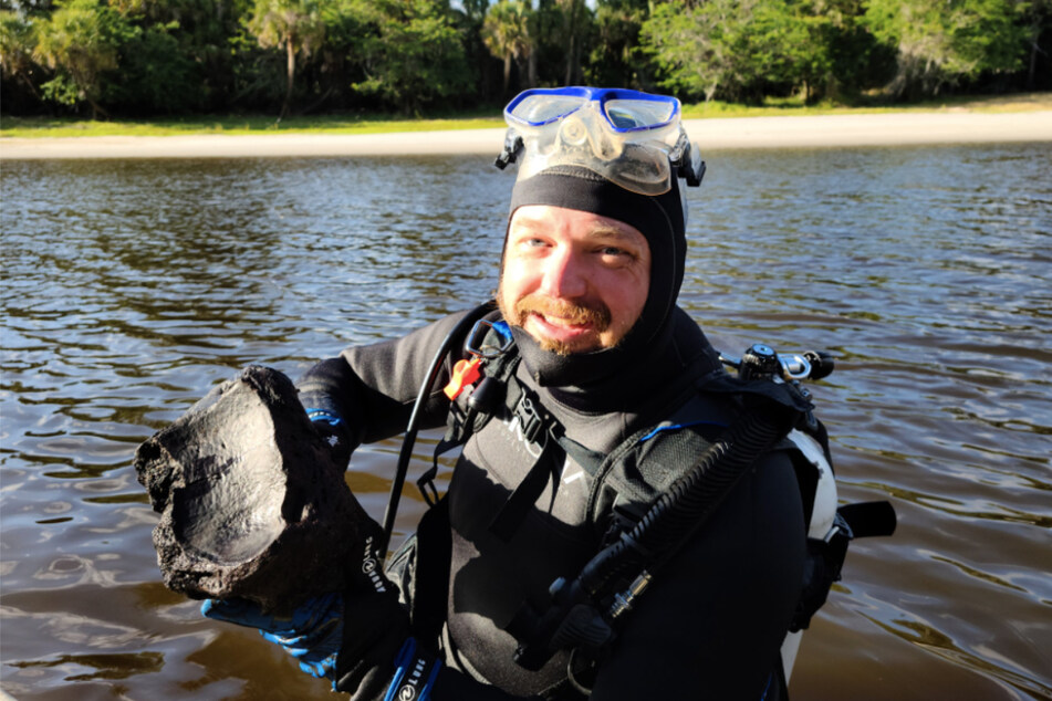 Hitting the Holy Grail: Florida divers risk their lives to discover a once-in-a-lifetime find