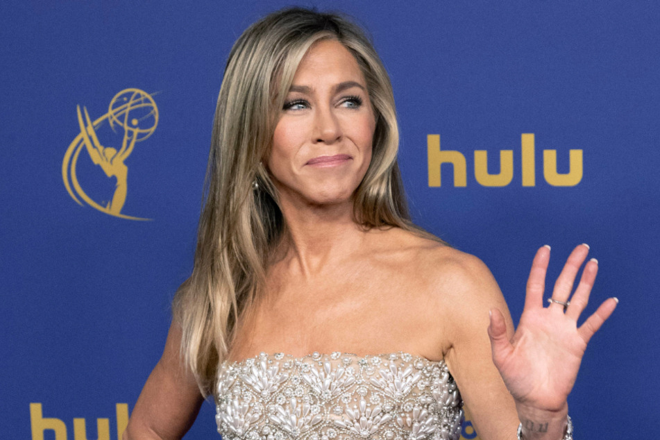 Jennifer Aniston recently revealed that she still has one big goal left on her career "bucket list" – she wants to star in a Broadway play!