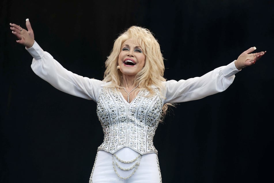 Dolly Parton was posthumously honored with the Americana Lifetime Achievement Award. The country icon died at the age of 80 last month.