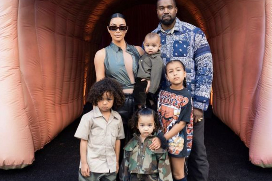 Beef? Kim Kardashian (l.) noticeably left out Kanye West in her Father's Day tribute on Instagram.