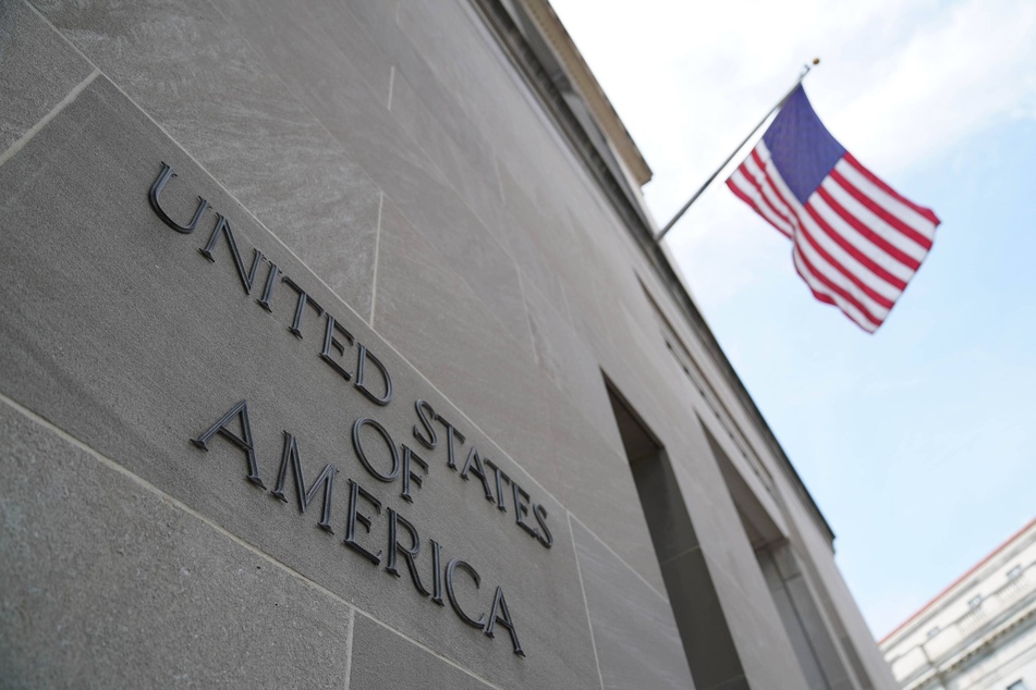 Ex-CIA agent pleads guilty to spying for China