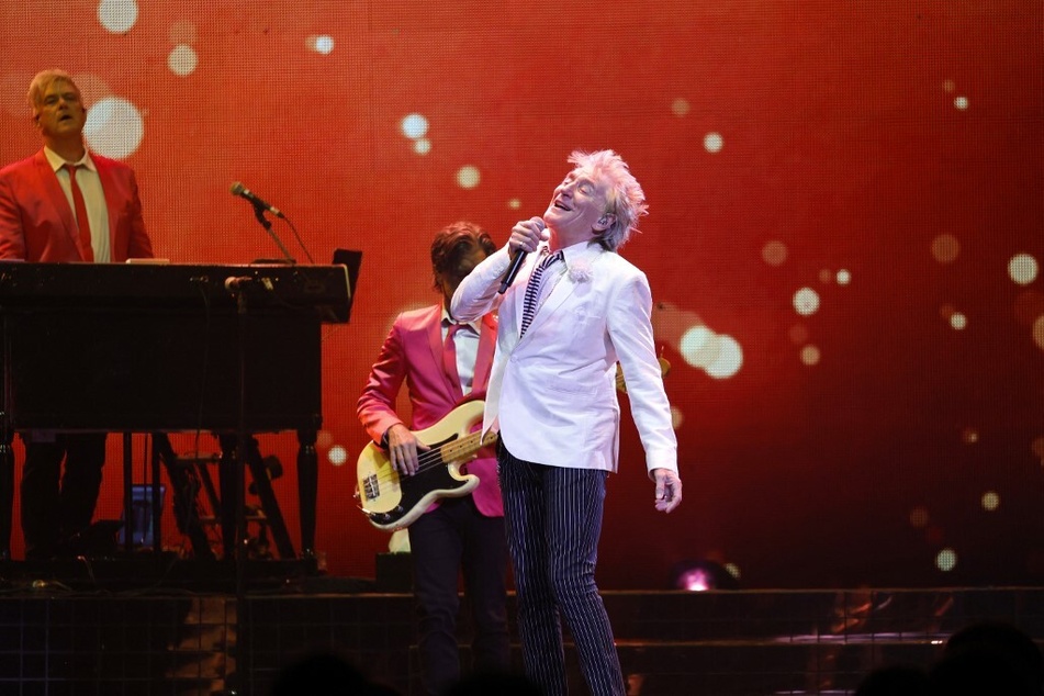 Rod Stewart plans to dedicate upcoming tour dates in the UK to the Ukrainian people.