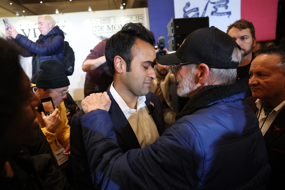 Vivek Ramaswamy (c.) announced he was suspending his presidential campaign after the Republican Party's Iowa caucuses on Monday.