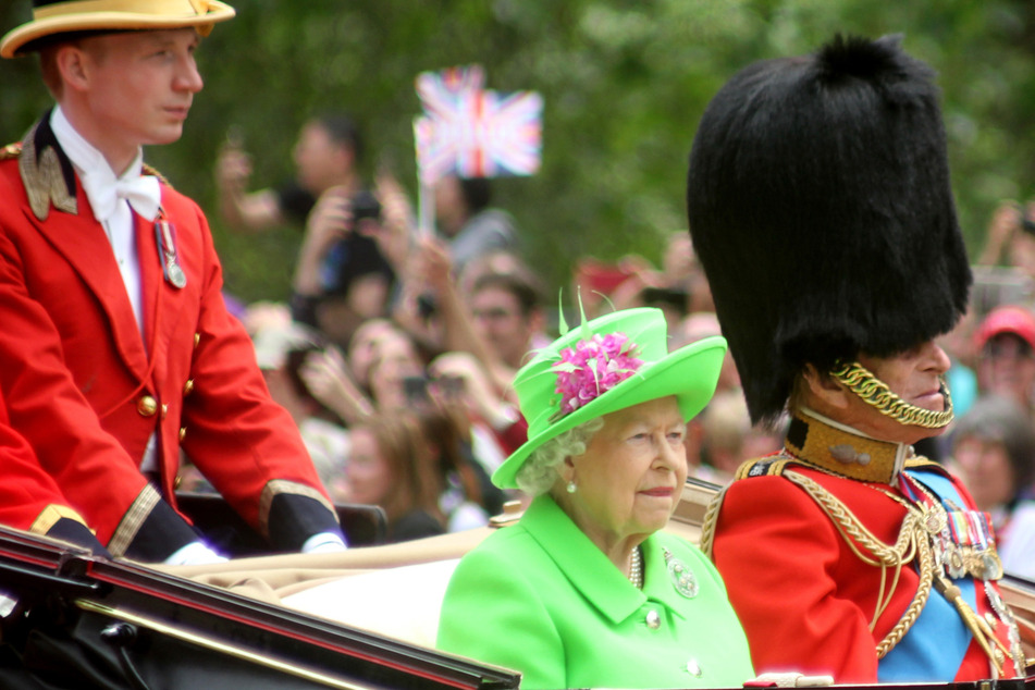 French broadcaster publishes obituaries for Queen Elizabeth II and dozens of celebrities