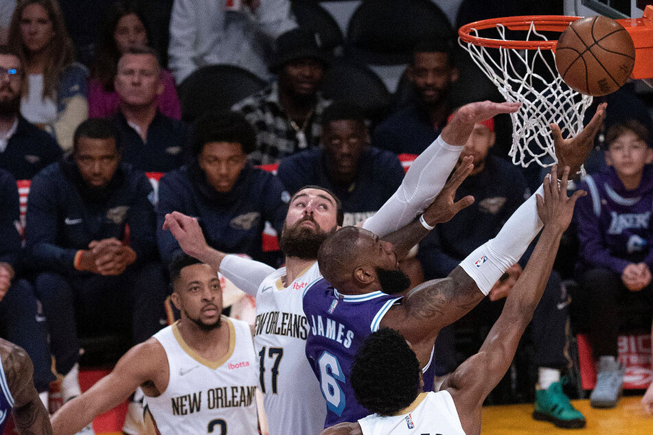 NBA roundup: Lakers lose again as Grizzlies pull out big victory