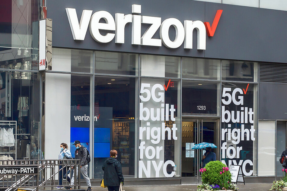 Verizon stores in NYC have advertised the 5G rollout to customers.