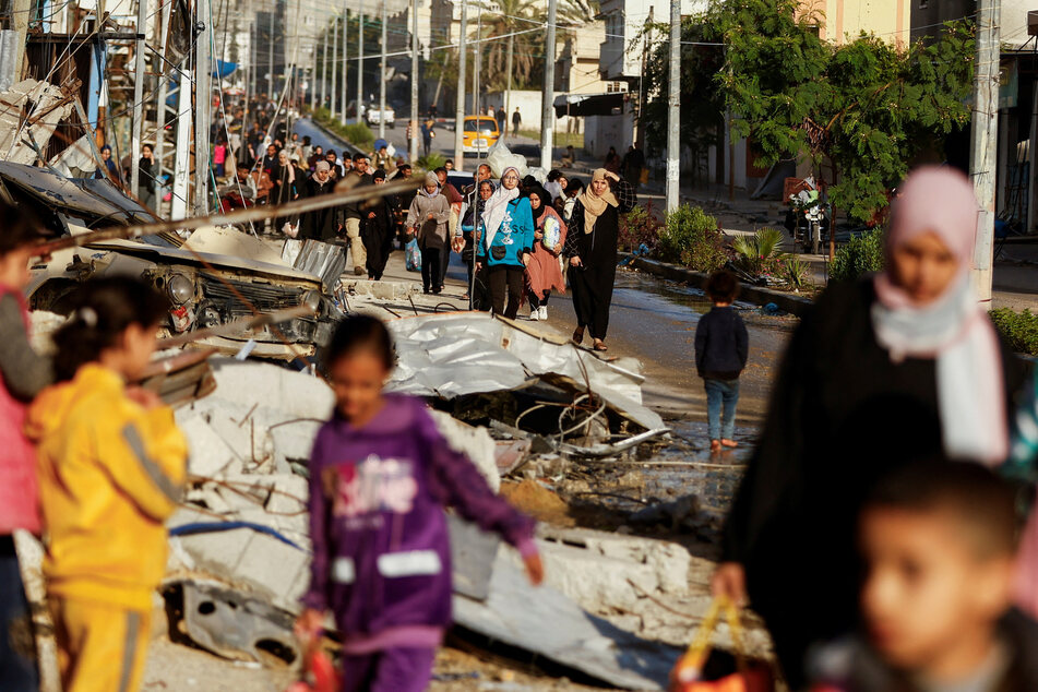 Israel-Gaza war: Temporary truce takes effect in advance of hostage swap