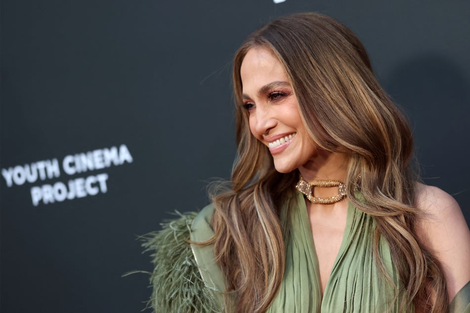 Jennifer Lopez changes "infinity" tattoo following divorce from Ben Affleck