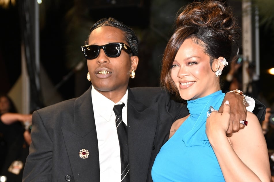 Rihanna (r.) and A$AP Rocky pose for photos. The James Joint singer hilariously accused A$AP of stealing her favorite body wash during a new interview.