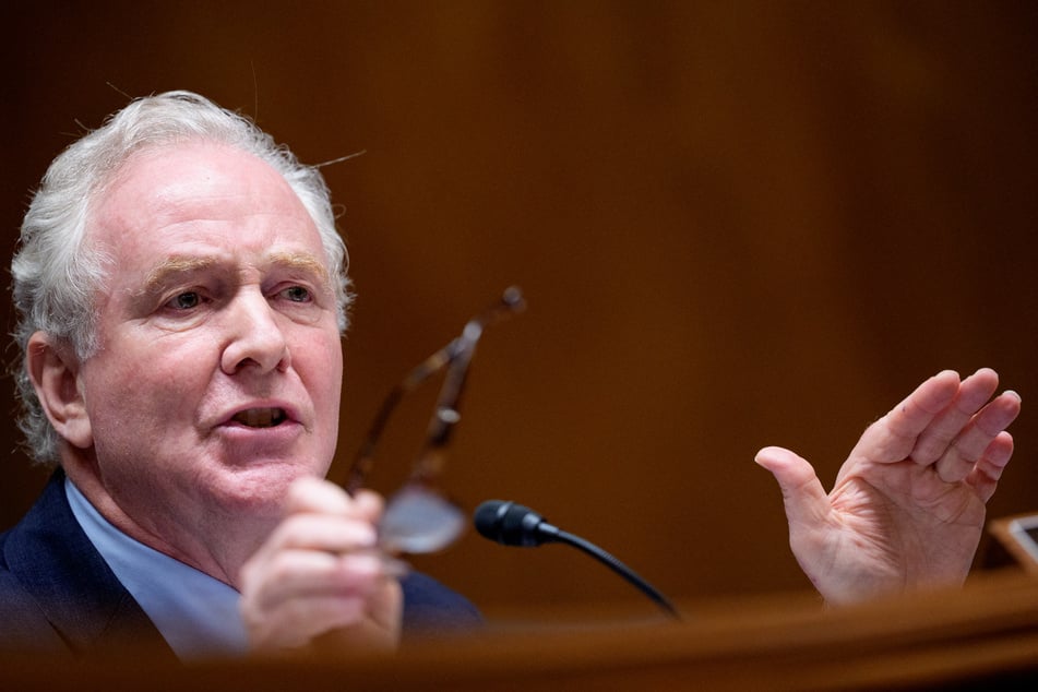Senator Chris Van Hollen has warned that the reported September 2 follow-up strike could constitute a war crime.