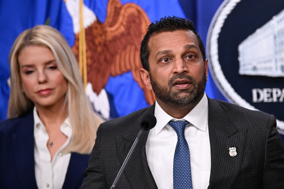 FBI Director Kash Patel (r) reportedly ordered the bureau to stop investigating the shooting of Renee Nicole Good in January.