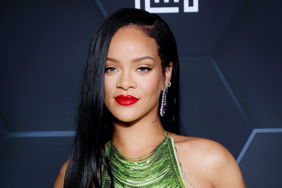 Rihanna sported another chic maternity ensemble while on a date with A$AP Rocky over the weekend.