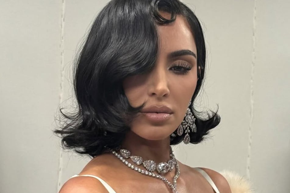 Kim Kardashian (pictured) paid homage to Elizabeth Taylor while walking the runway at Balenciaga's AW25 show.