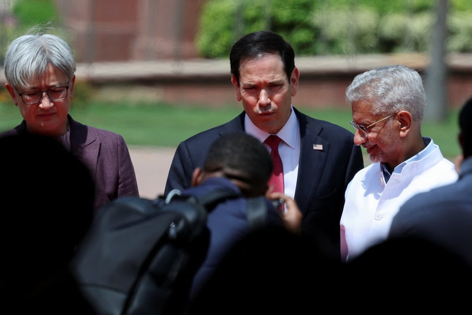 US Secretary of State Marco Rubio (c.), Indian Foreign Minister Subrahmanyam Jaishankar (r.), and Australian Foreign Minister Penny Wong arrive to attend a joint press conference after the Quad Foreign Ministers' meeting at the Hyderabad House in New Delhi on May 26, 2026.