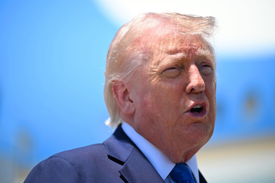 Trump loses it over questions about dinner shooter's manifesto: "I'm not a pedophile!"