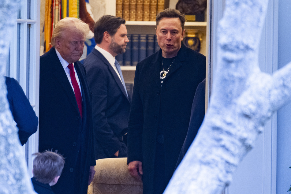 Vice President JD Vance (c.) went into damage control mode after Elon Musk (r.) called for President Donald Trump to be impeached and replaced.