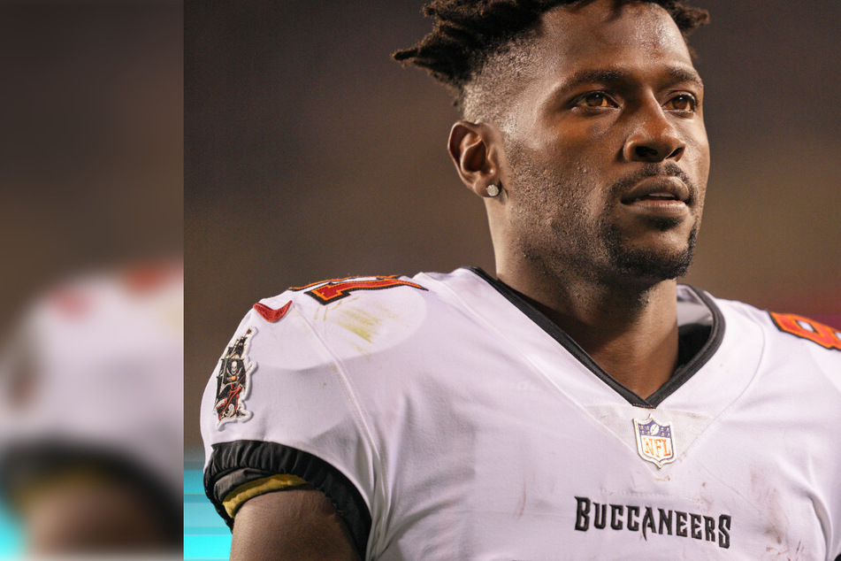 Antonio Brown fired from Bucs after mid-game walk off