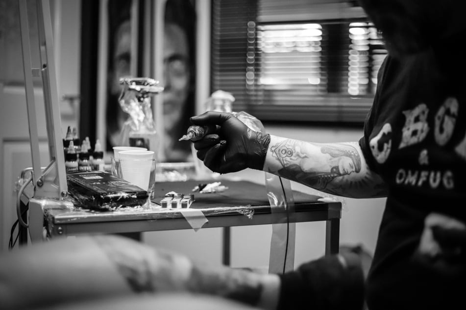 Tattoo artist MJ Smith has opened up in a recent interview about the fascinating experience of working in such a male-dominated industry.