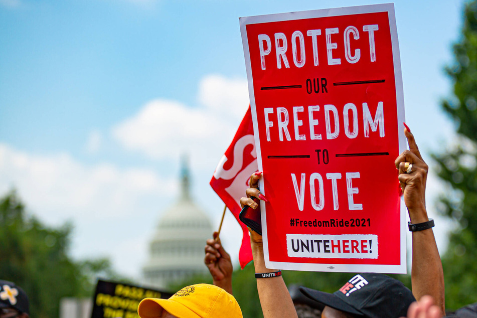 Senate Democrats announce plan to revive landmark voting rights bill after recess