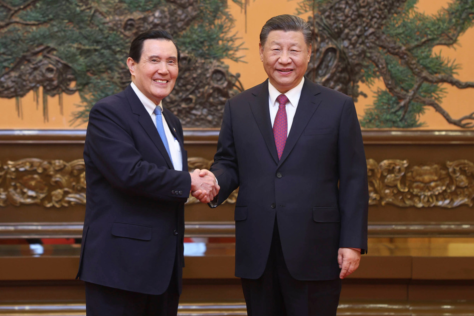 China's Xi Jinping hosts former Taiwan president in push to promote unity