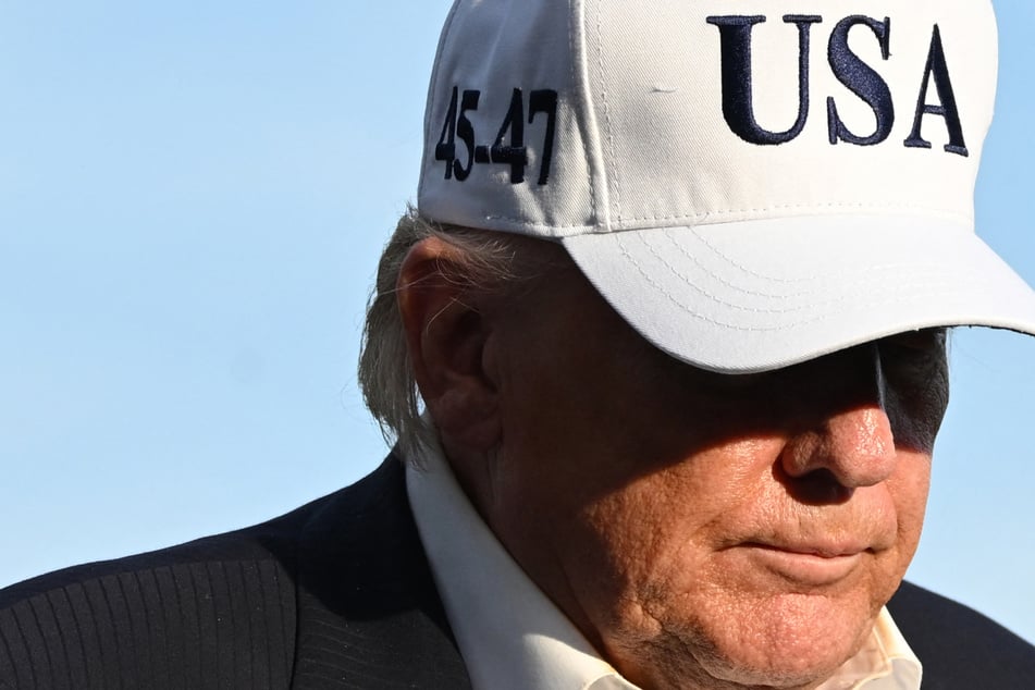 Democrats accuse Trump of stock trade corruption: "A national security disaster"