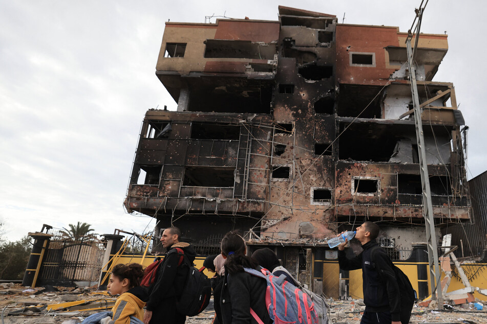 Israel-Gaza war: Fighting rages in hospital "death zone" as rocket warnings hit Israel