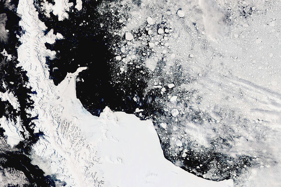 The Antarctic loses its cool, as sea ice coverage hits a record low