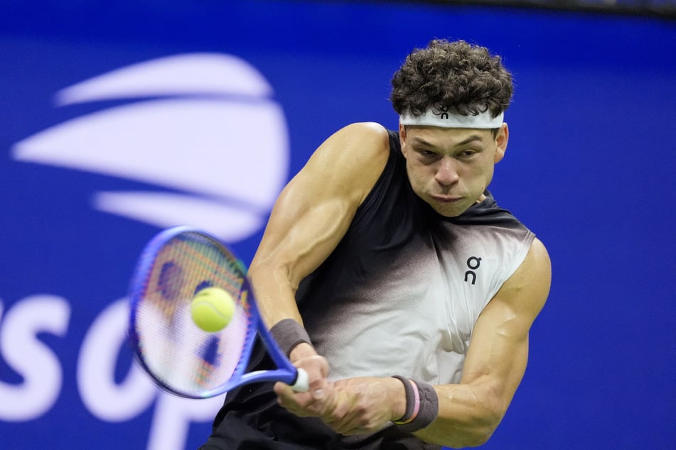 Ben Shelton hits the ball during his US Open quarter-final match against Carlos Alcaraz.