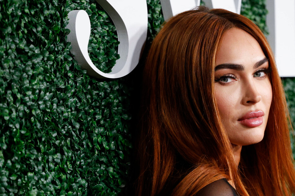 Megan Fox offers "surf lessons" in sexy beachside shoot