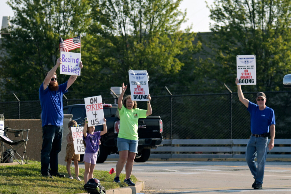 Boeing defense workers agree to new contract, ending months-long strike