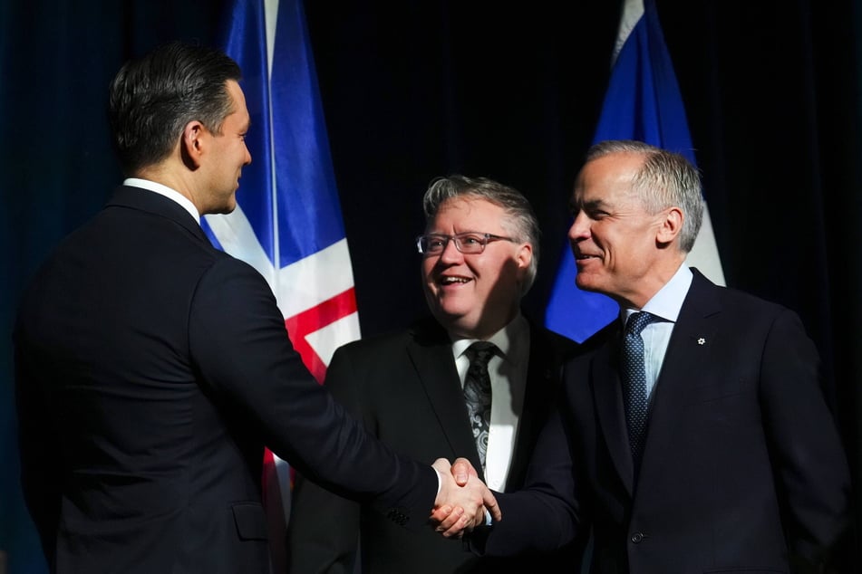 Prime Minister Mark Carney (r) shakes Conservative Opposition Leader Pierre Poilievre's (l) hand in March, 2026. The opposition leader is unhappy with Ottawa's stance on Europe.