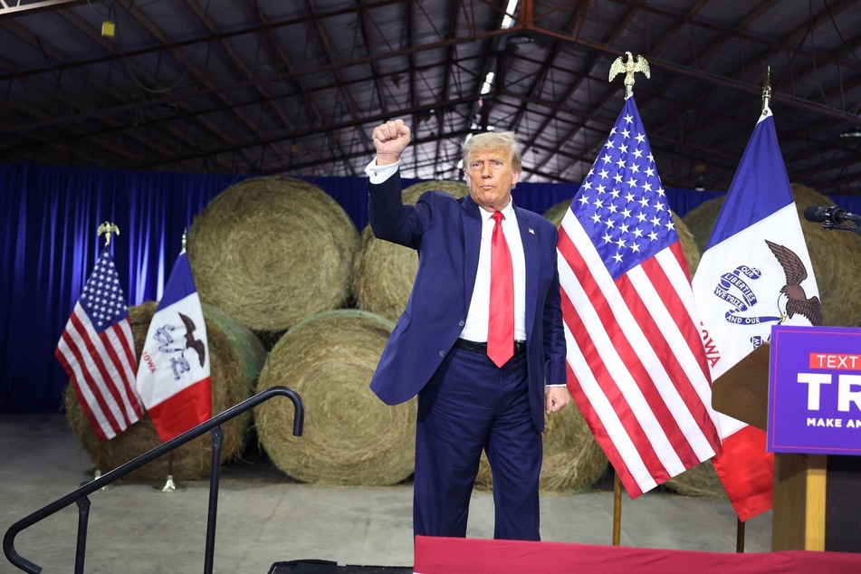 During a campaign rally in Iowa on Monday, presidential candidate Donald Trump vowed to implement a travel ban against Muslim refugees if he is elected.