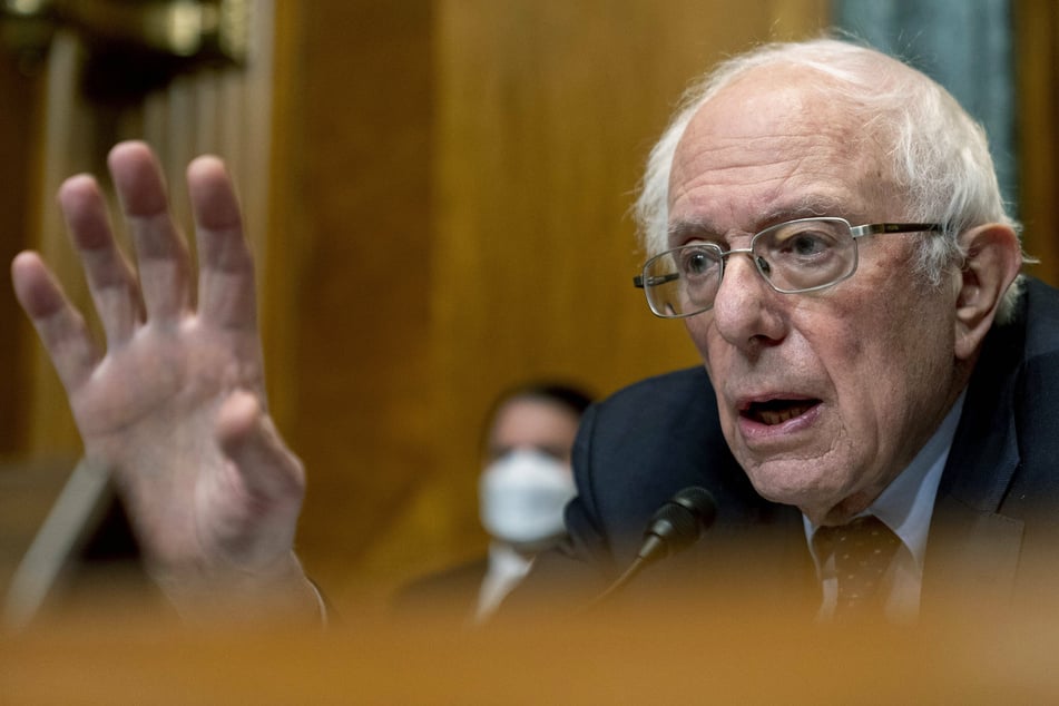 "Solidarity forever": Bernie Sanders talks labor rights with striking workers across US