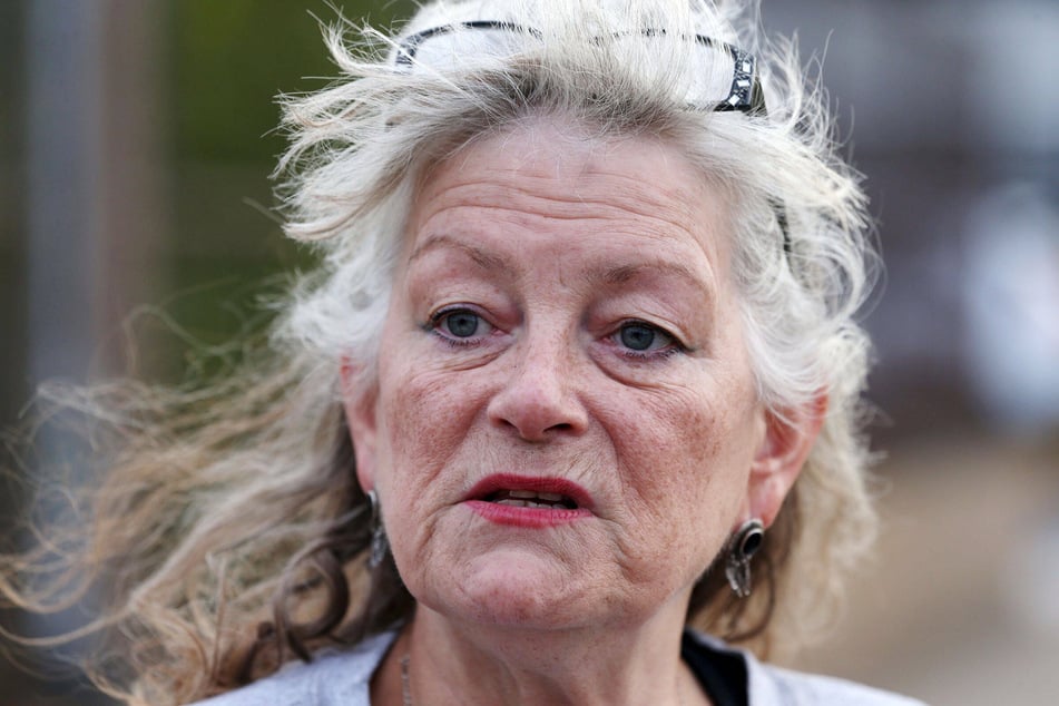 Veronica Wolski, the QAnon adherent whose recent hospitalization made her a cause for the controversial medication ivermectin, died in the intensive care unit of AMITA Health Resurrection Medical Center early Monday.