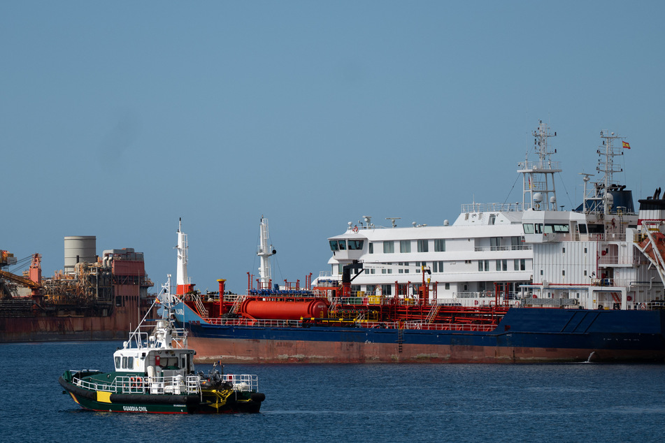 MV Hondius next to a tanker during a refueling operation in Spain's Canary Islands on Monday.